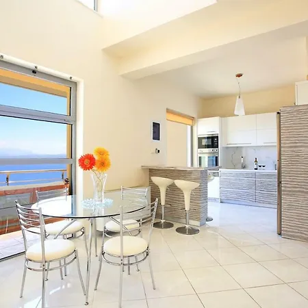 Villa Seafront, 5star - 4min Walk To Private Agia Pelagia