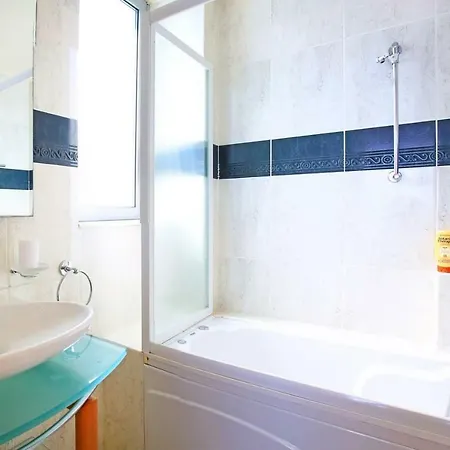 Villa Seafront, 5star - 4min Walk To Private