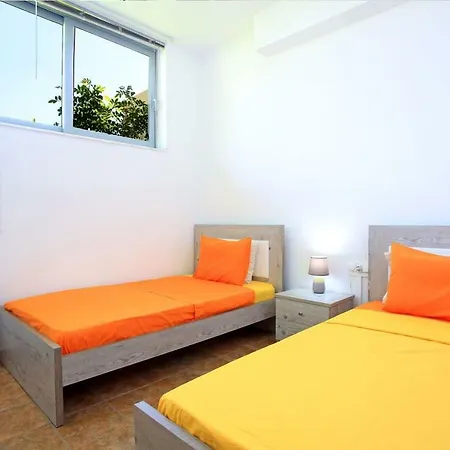 Seafront, 5star - 4min Walk To Private Villa *